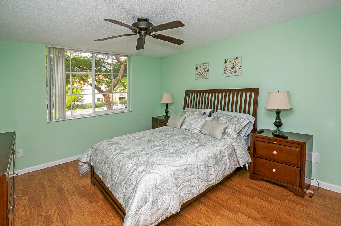 160 Yacht Club Way, Hypoluxo, FL 33462