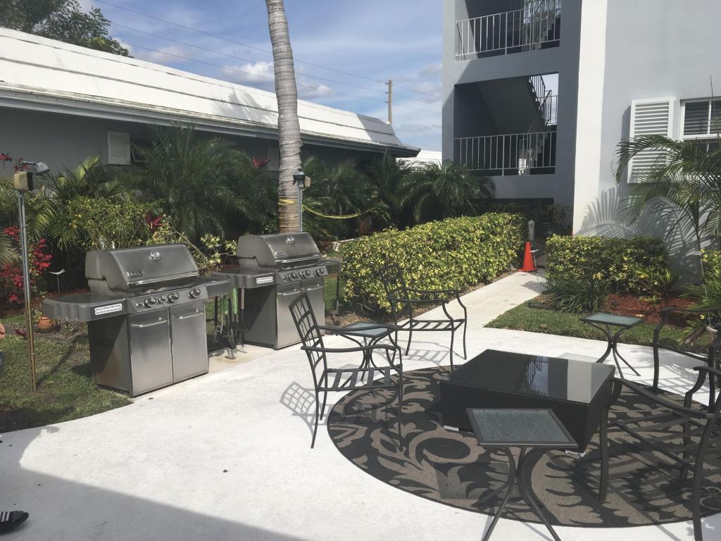 157 Atlantis Blvd, Atlantis, FL 33462