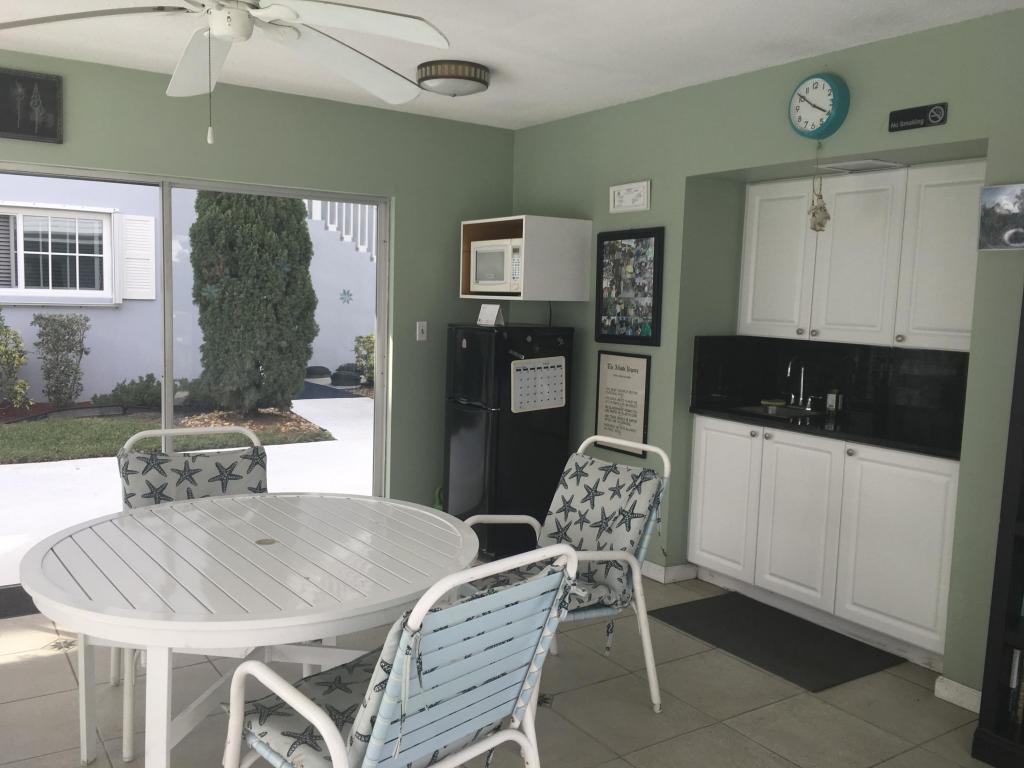 157 Atlantis Blvd, Atlantis, FL 33462