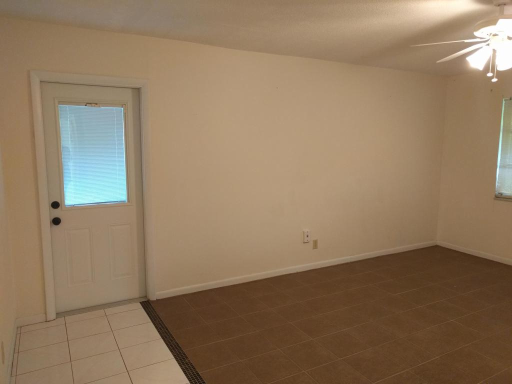 1086 S Oakridge Circle, Lantana, FL 33462