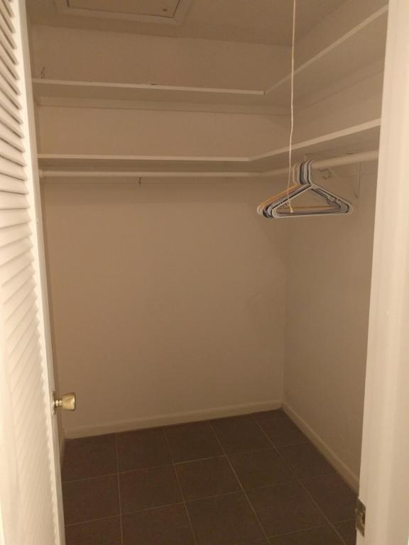 1086 S Oakridge Circle, Lantana, FL 33462