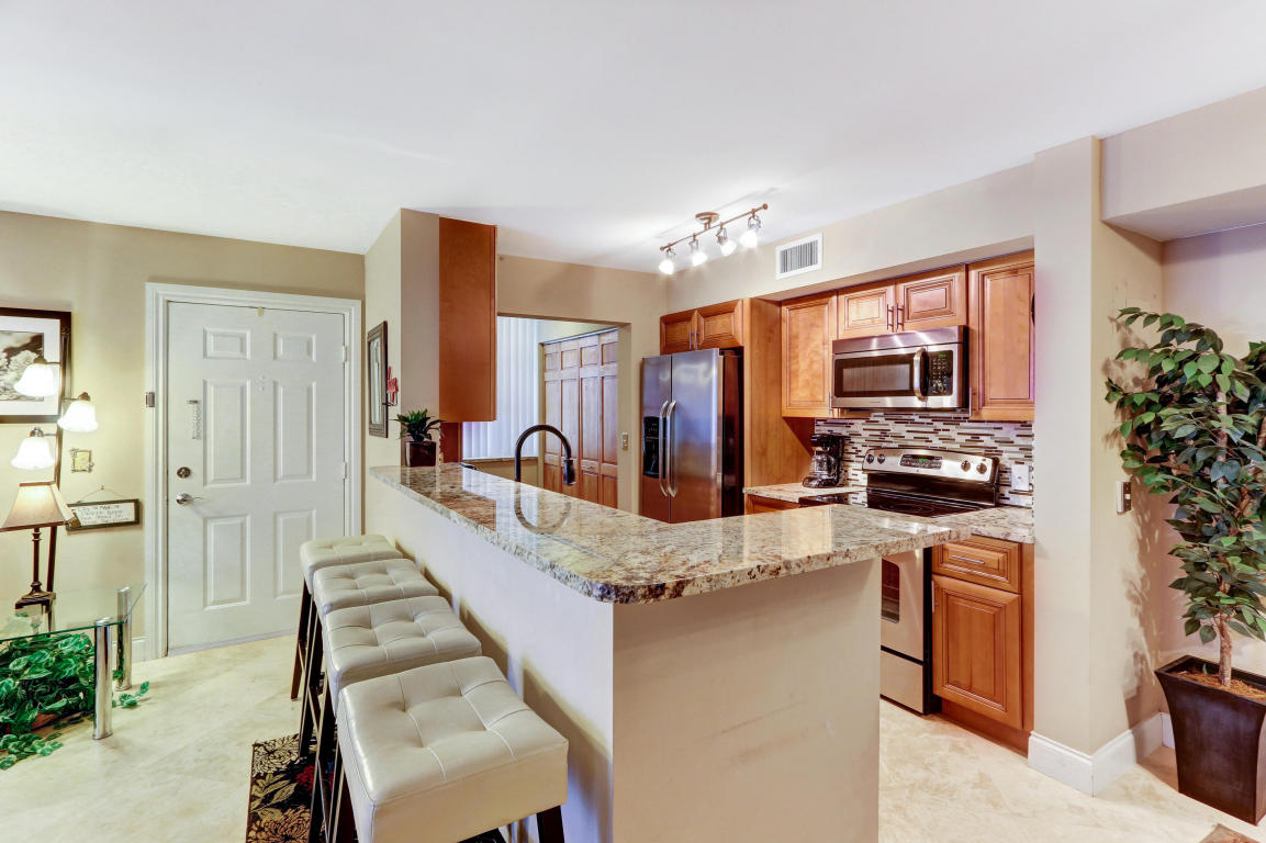 160 Yacht Club Way, Hypoluxo, FL 33462