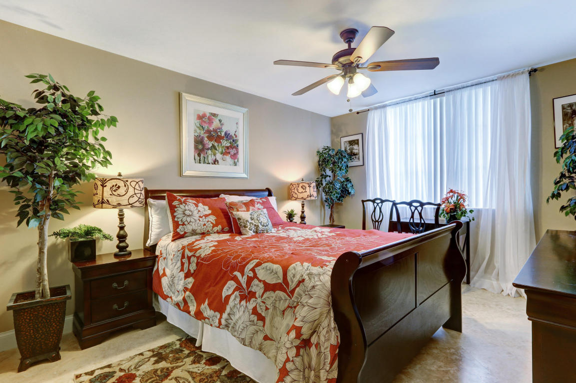 160 Yacht Club Way, Hypoluxo, FL 33462