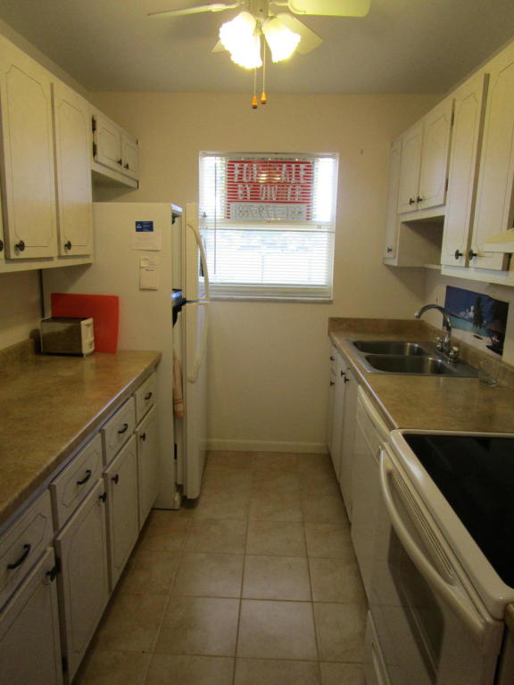7302 E Oakridge Circle, Lake Worth, FL 33462