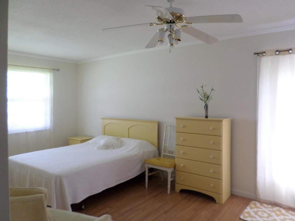 7302 E Oakridge Circle, Lake Worth, FL 33462