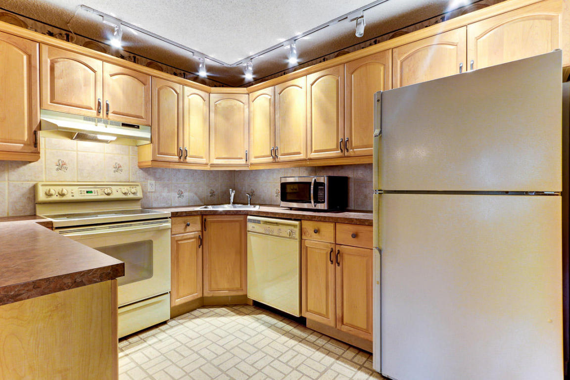 306 Pine Ridge Circle, Lake Worth, FL 33463