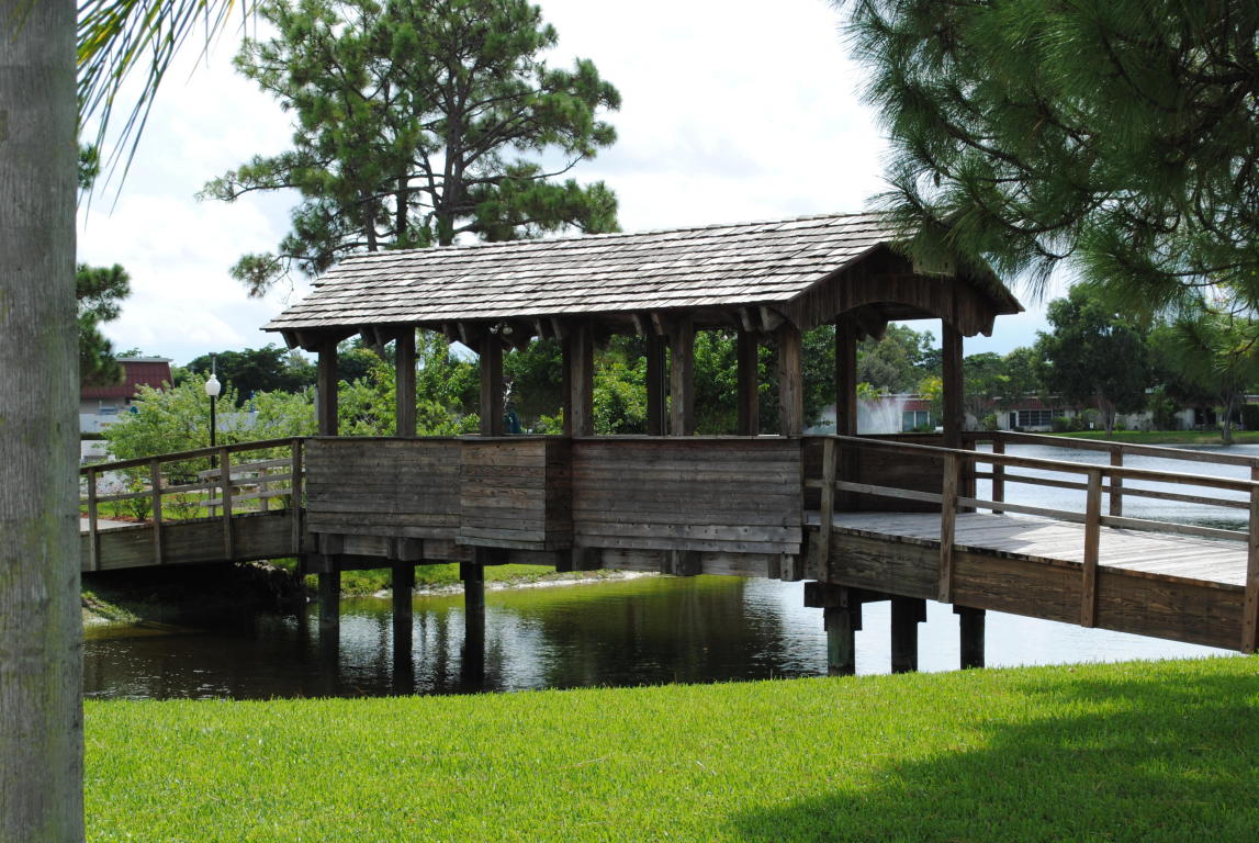 402 Bennington Lane, Lake Worth, FL 33467