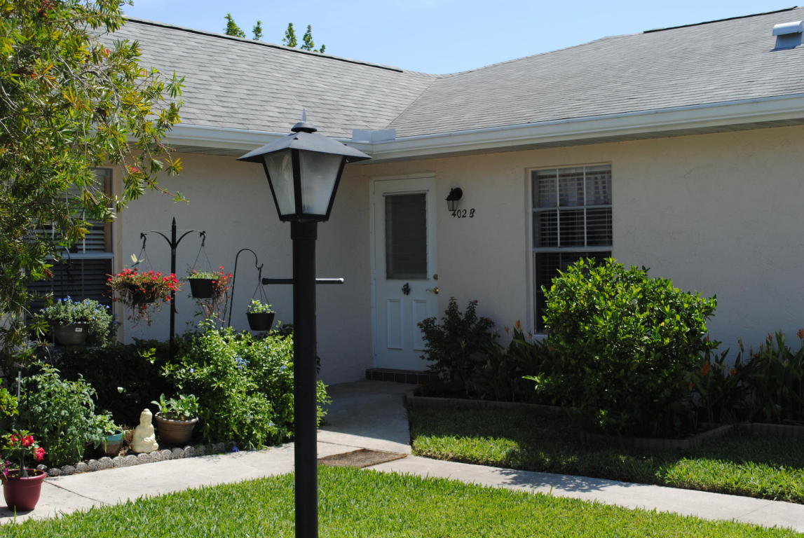 402 Bennington Lane, Lake Worth, FL 33467