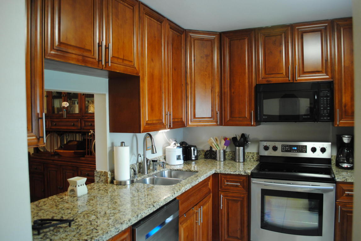 402 Bennington Lane, Lake Worth, FL 33467