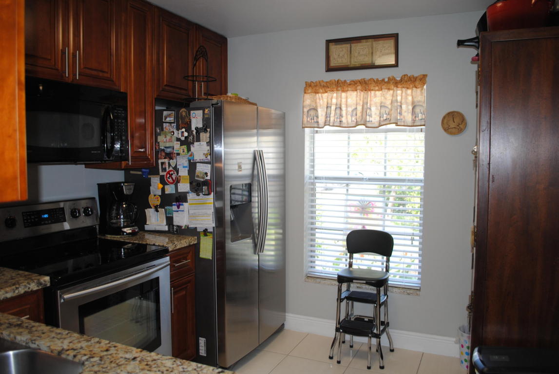 402 Bennington Lane, Lake Worth, FL 33467