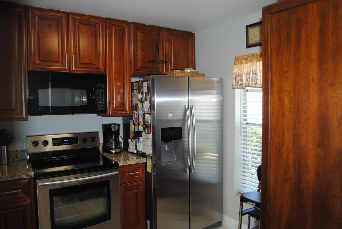 402 Bennington Lane, Lake Worth, FL 33467