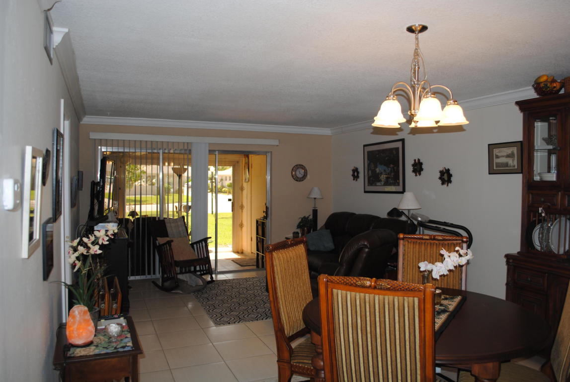 402 Bennington Lane, Lake Worth, FL 33467