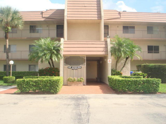 4090 Tivoli Court Unit 202, Lake Worth, FL 33467