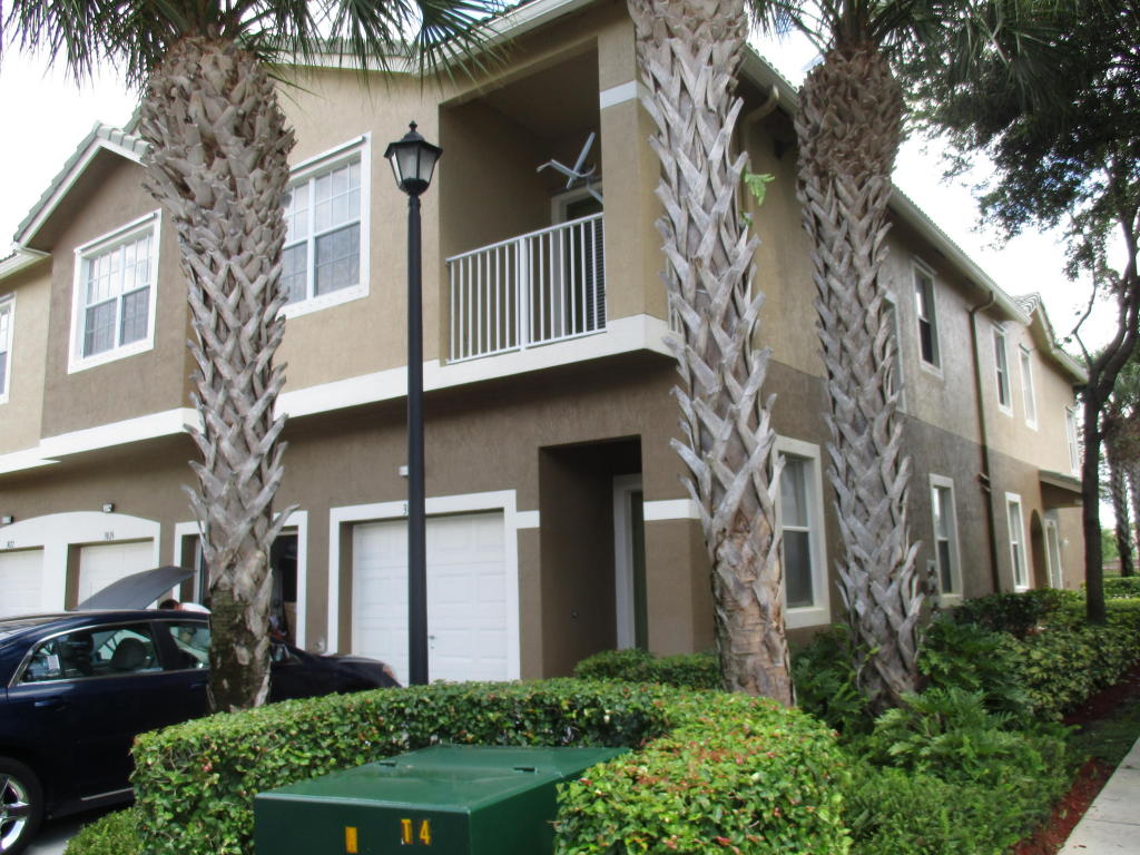 3027 Grandiflora Drive, Greenacres, FL 33467