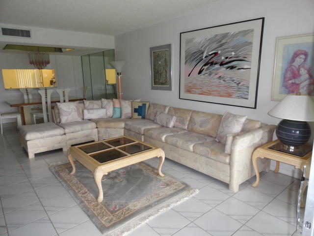 6698 10th Avenue N, Lake Worth, FL 33467