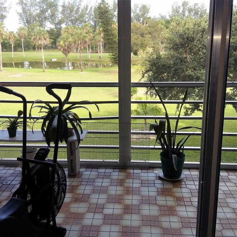3959 Via Poinciana, Lake Worth, FL 33467