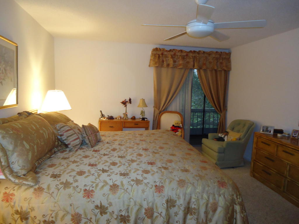18410 SE Wood Haven Lane, Tequesta, FL 33469