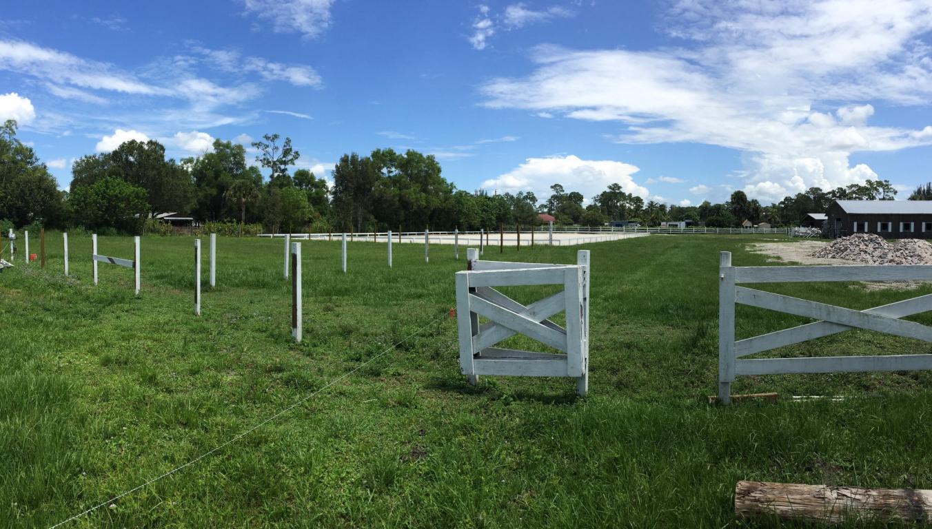 13717 E Citrus Drive, Loxahatchee Groves, FL 33470