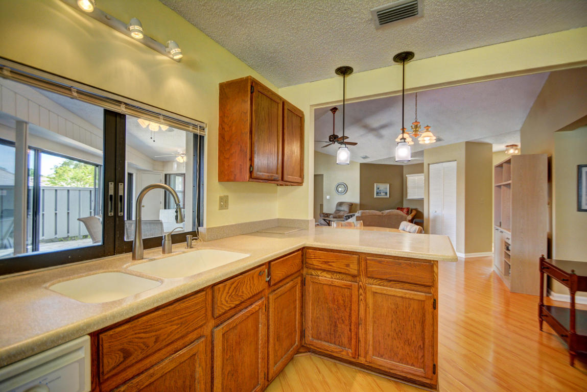 1127 E Seminole Avenue, Jupiter, FL 33477