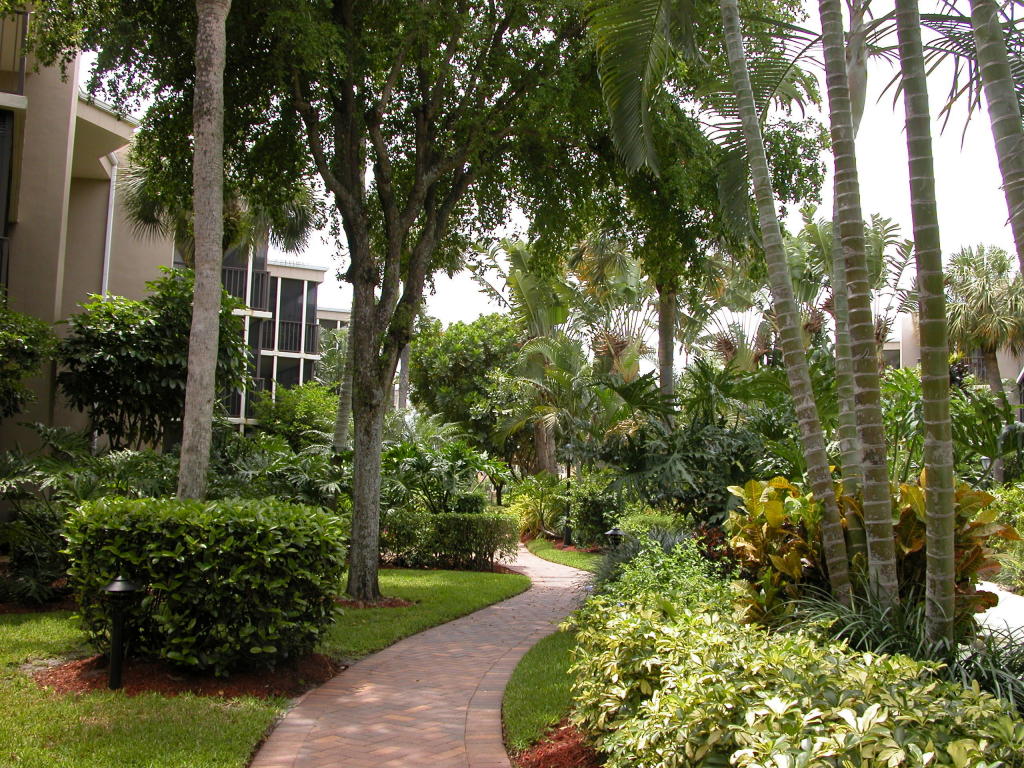 3605 S Ocean Boulevard, South Palm Beach, FL 33480