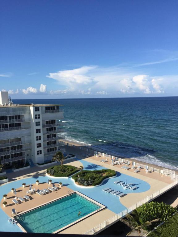3560 S Ocean Boulevard, South Palm Beach, FL 33480