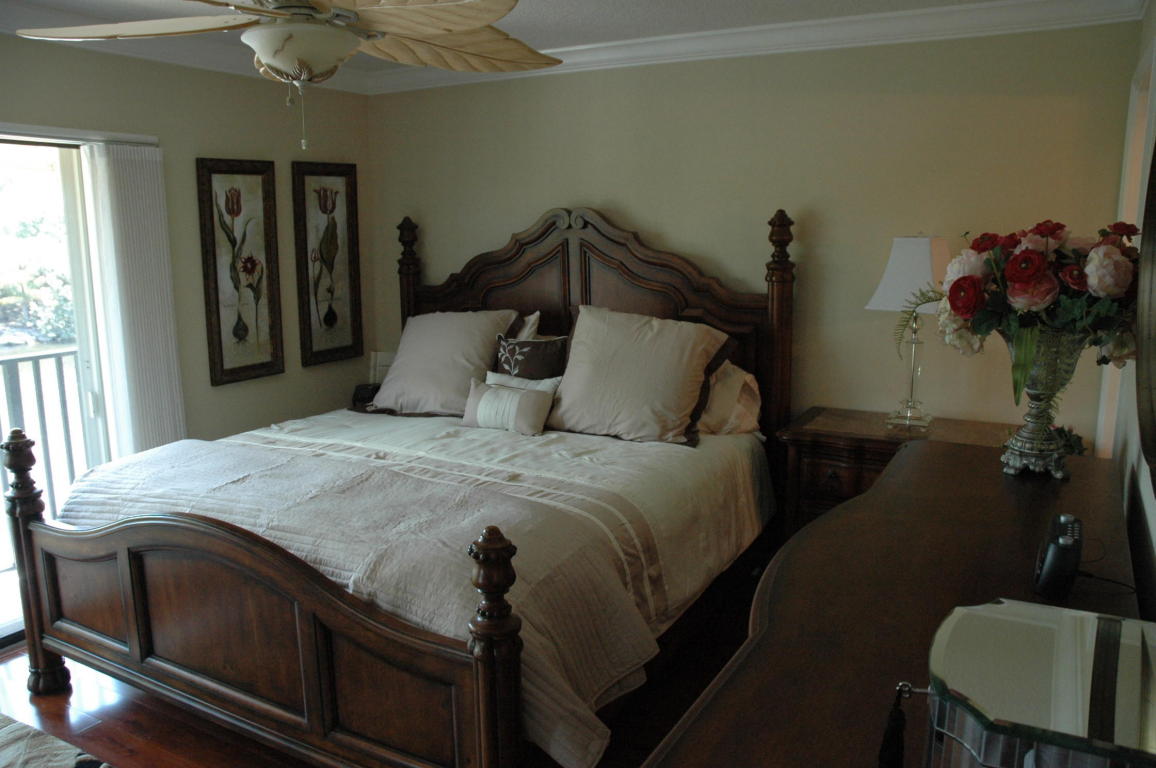210 Captains Walk, Delray Beach, FL 33483