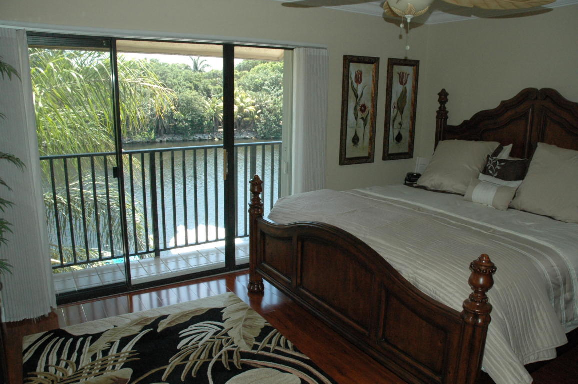 210 Captains Walk, Delray Beach, FL 33483