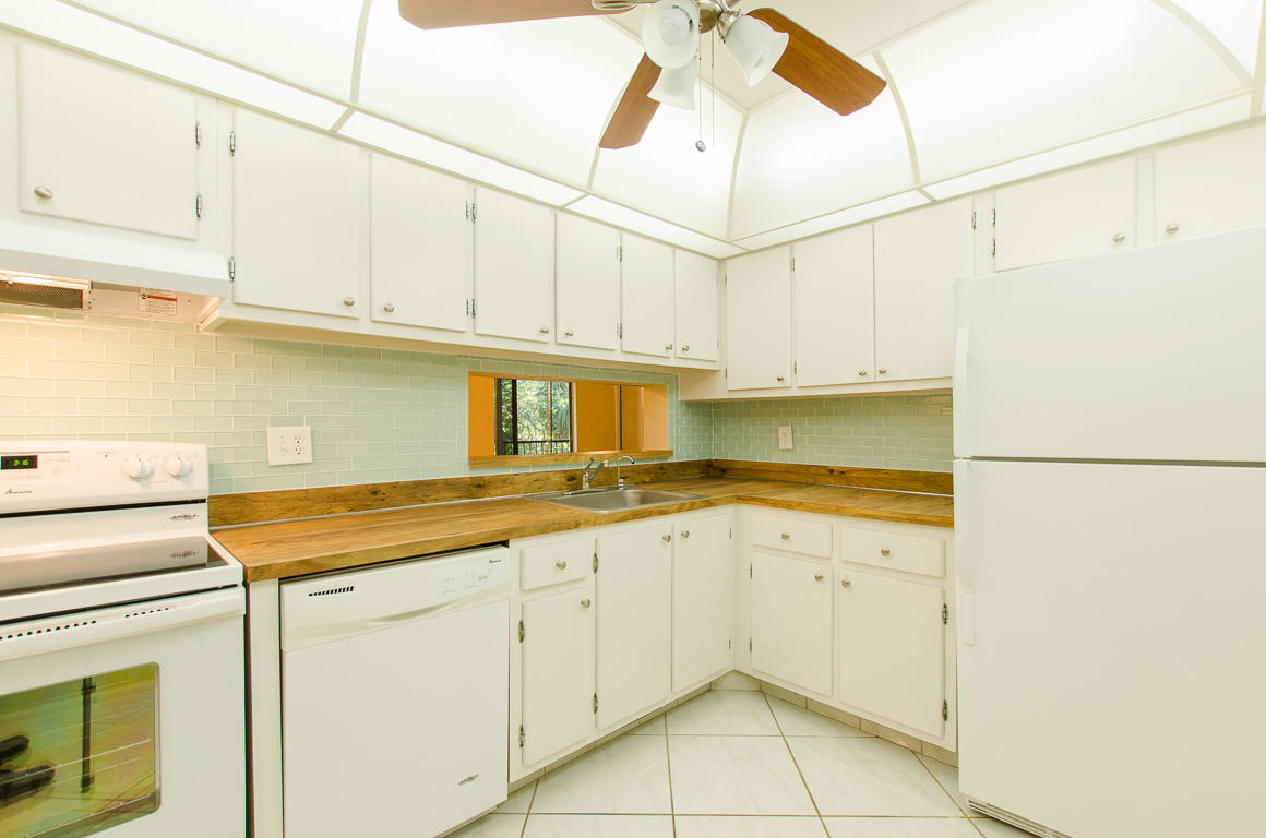 5220 Las Verdes Circle, Delray Beach, FL 33484