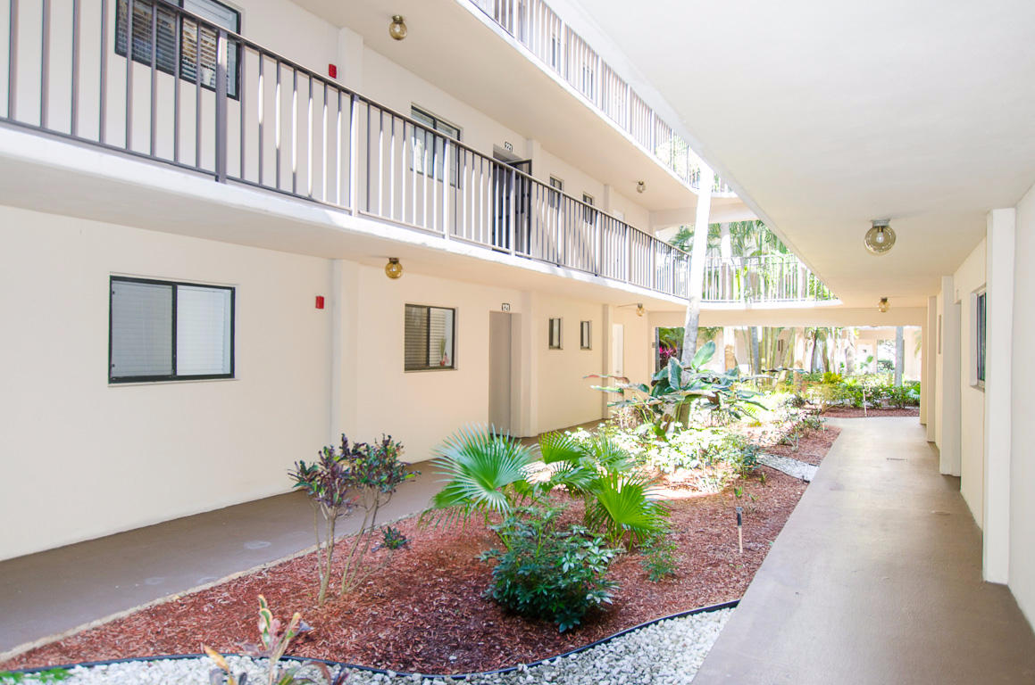 5220 Las Verdes Circle, Delray Beach, FL 33484