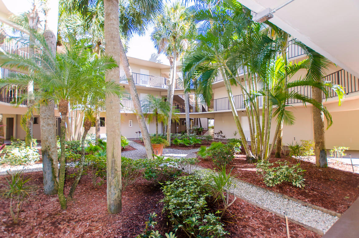 5220 Las Verdes Circle, Delray Beach, FL 33484