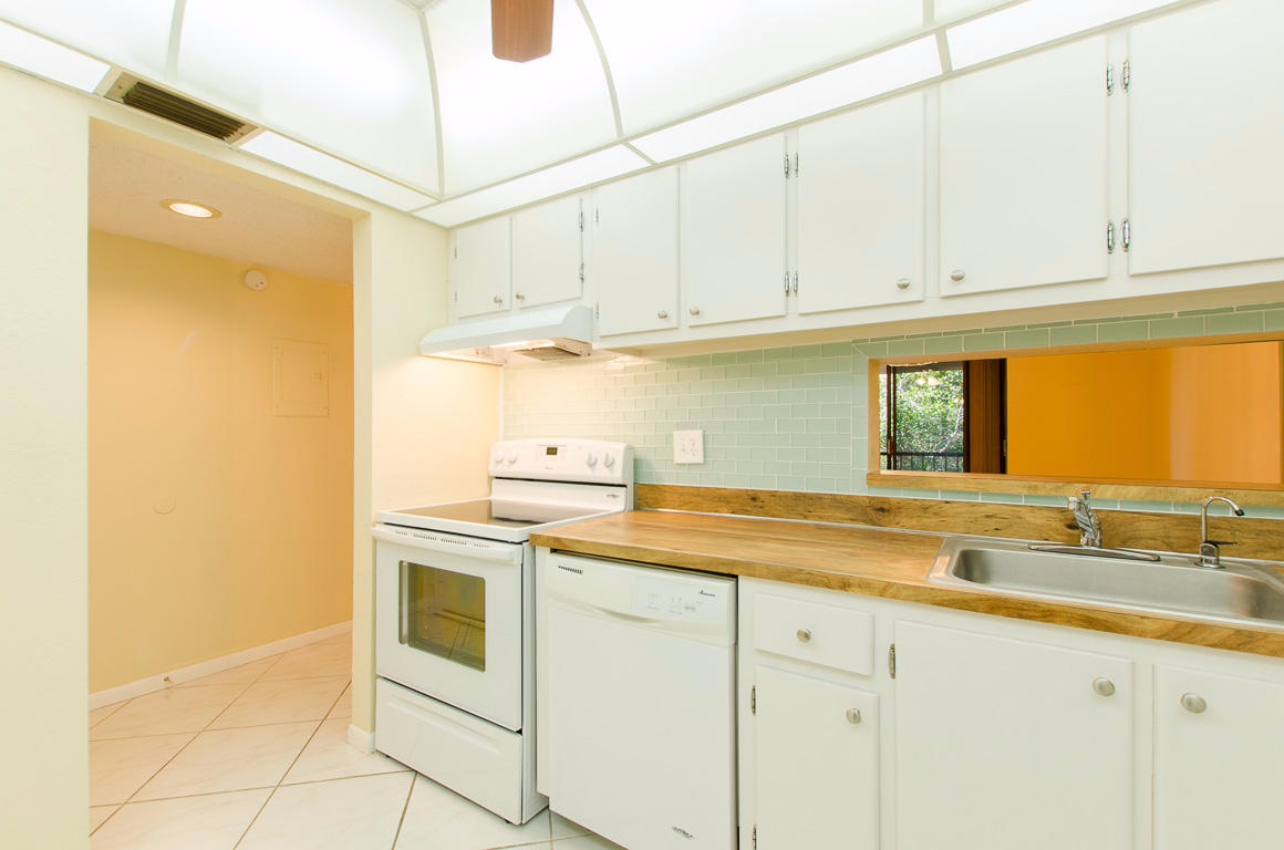 5220 Las Verdes Circle, Delray Beach, FL 33484