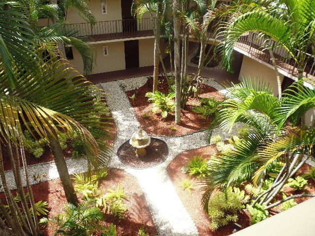 5190 Las Verdes Circle, Delray Beach, FL 33484