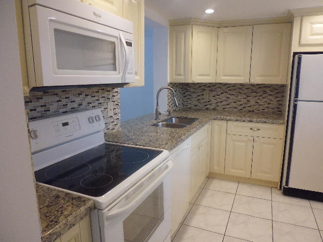 5190 Las Verdes Circle, Delray Beach, FL 33484