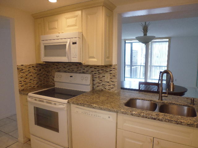 5190 Las Verdes Circle, Delray Beach, FL 33484