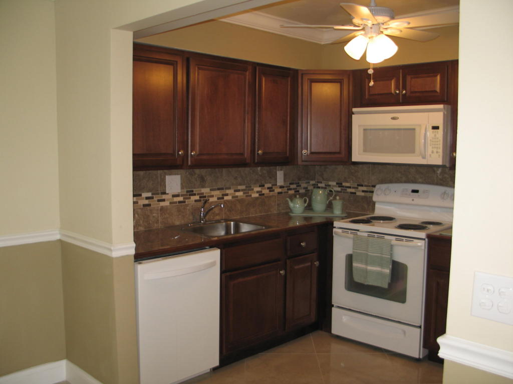 441 Flanders J, Delray Beach, FL 33484