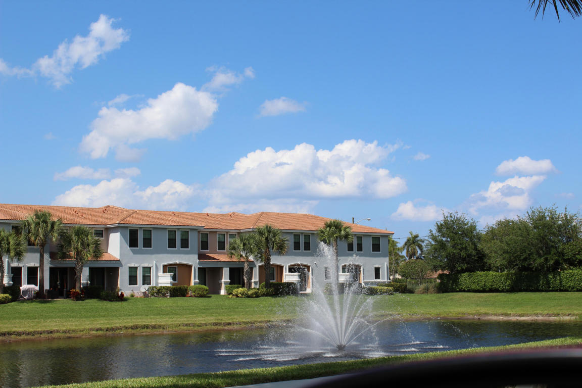 123 W Astor Circle, Delray Beach, FL 33484