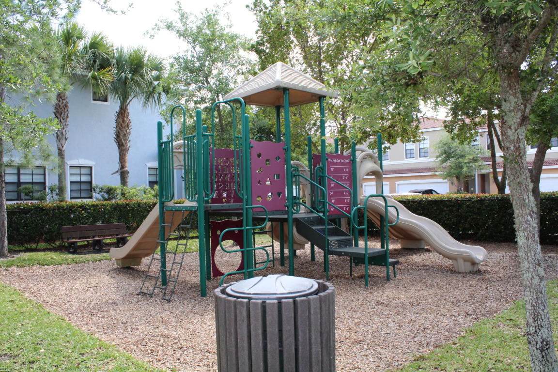 123 W Astor Circle, Delray Beach, FL 33484
