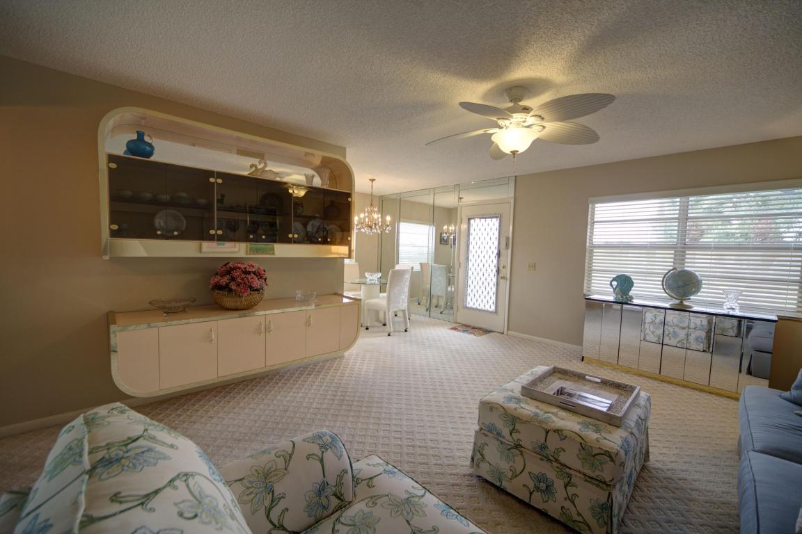 576 Burgundy L, Delray Beach, FL 33484