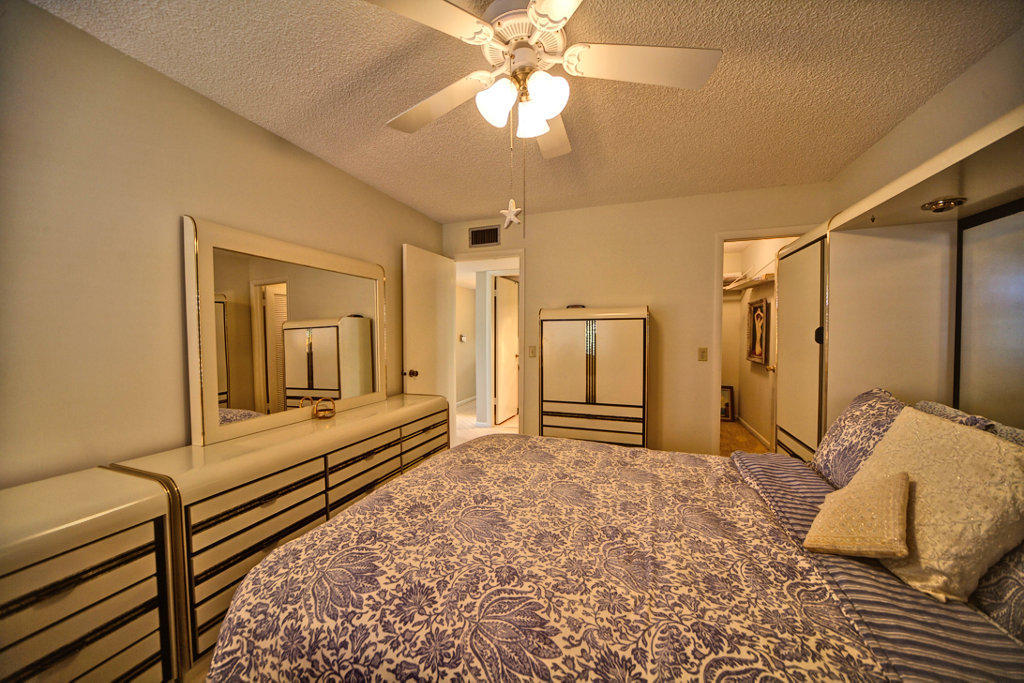 576 Burgundy L, Delray Beach, FL 33484