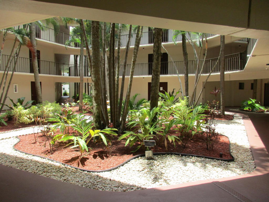 5190 Las Verdes Circle, Delray Beach, FL 33484
