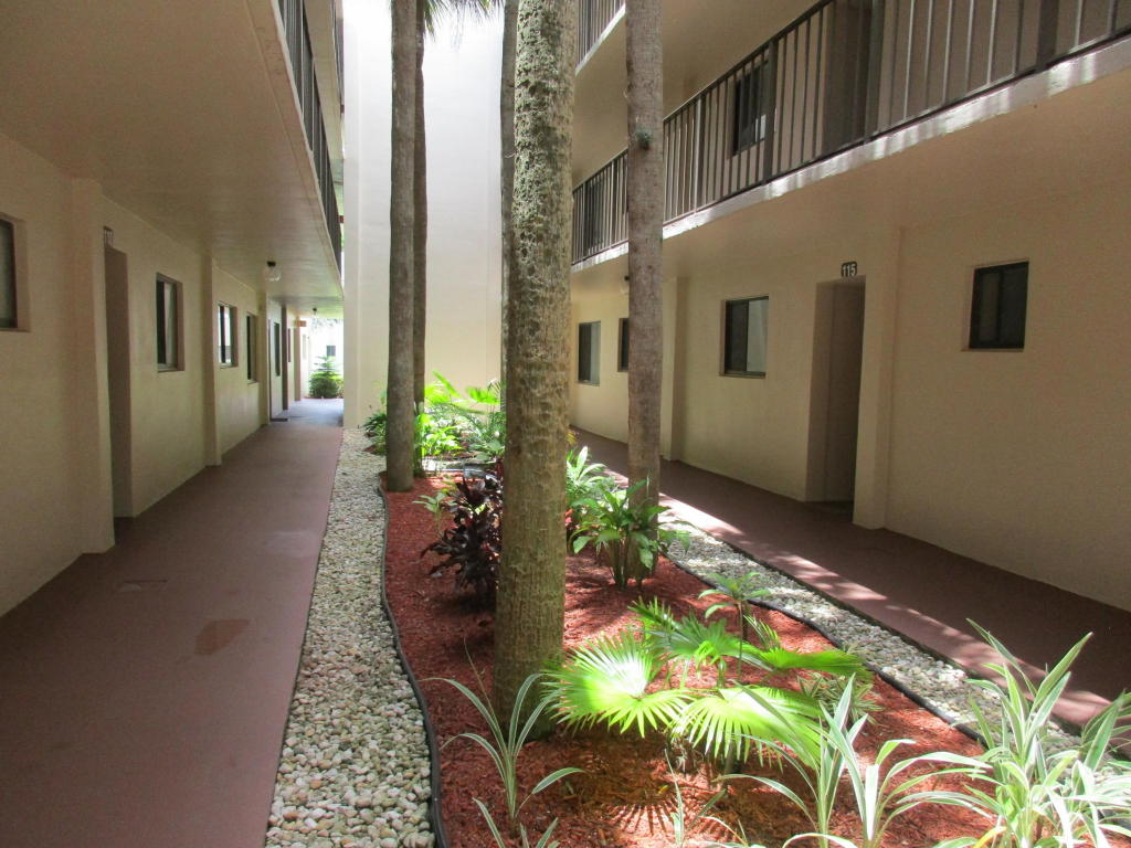 5190 Las Verdes Circle, Delray Beach, FL 33484