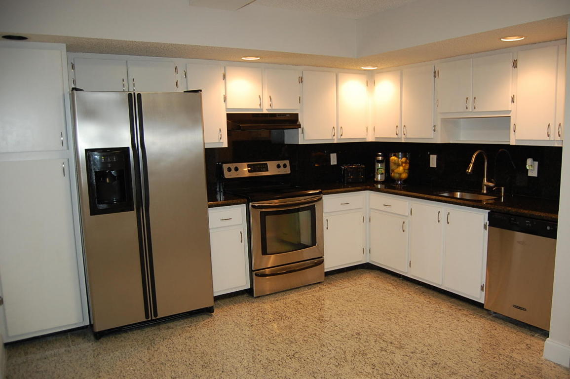 5160 Las Verdes Circle, Delray Beach, FL 33484