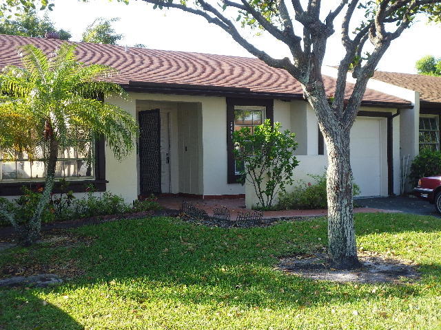5451 Laurel Oak Street, Delray Beach, FL 33484