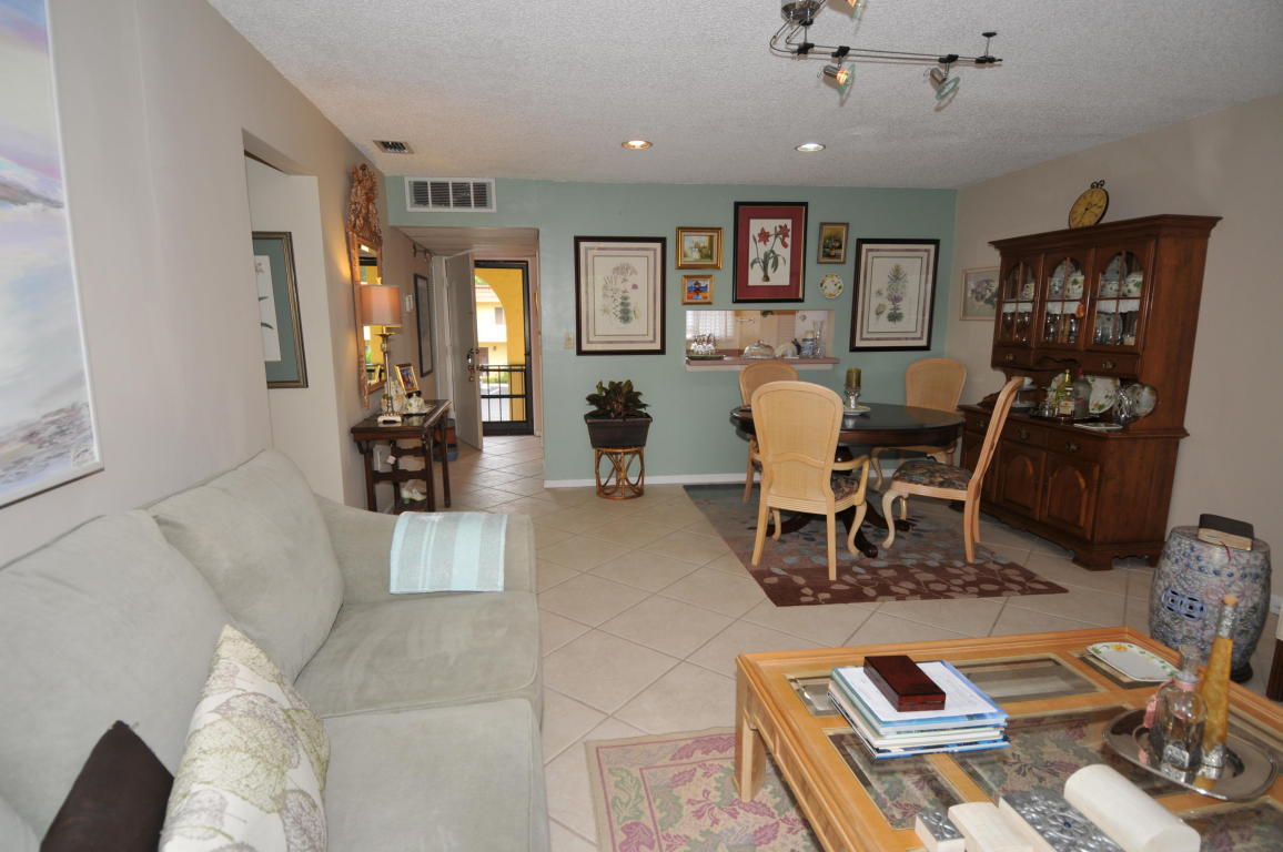 872 SW 9th Street Circle, Boca Raton, FL 33486