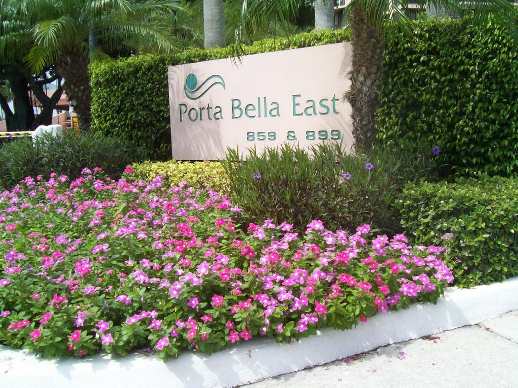 899 Jeffery Street, Boca Raton, FL 33487