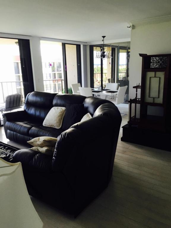 899 Jeffery Street, Boca Raton, FL 33487