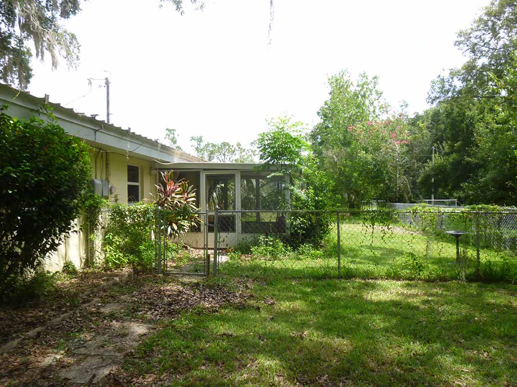 5712 20th St, Zephyrhills, FL 33542