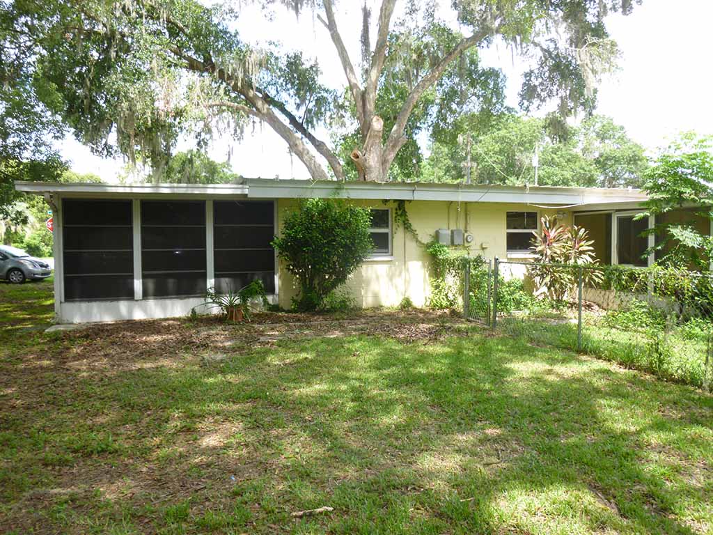 5712 20th St, Zephyrhills, FL 33542