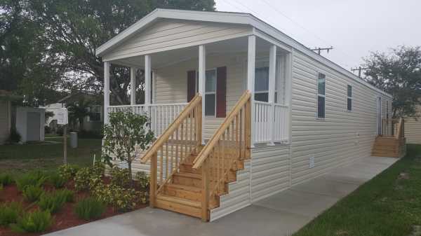 The Lakes at Countrywood605 Falconcrest EastPlant City, FL 33565