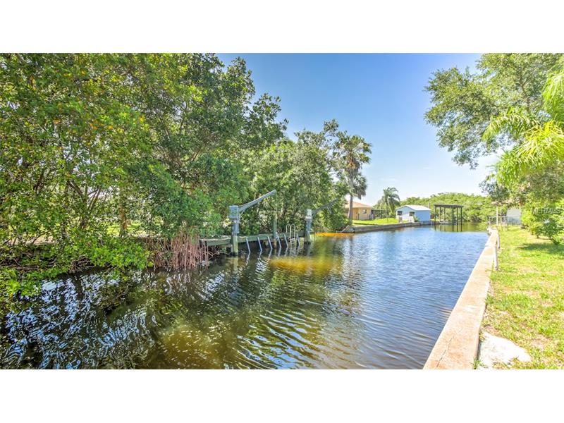 1003 WILLIS ROAD, Ruskin, FL 33570